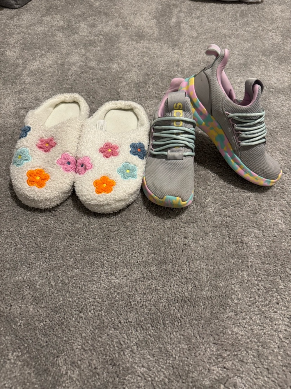 Girls shoes size 4